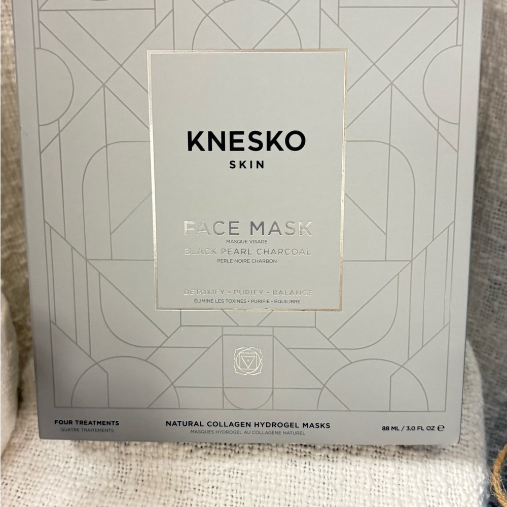 Skin Black Pearl Charcoal Face Mask